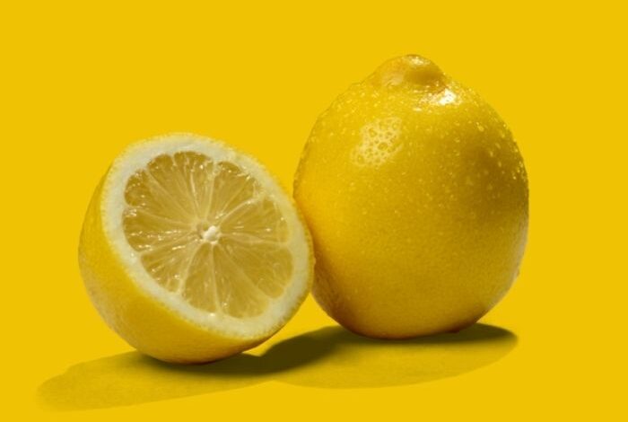الليمون لخفض حرارة الطفل