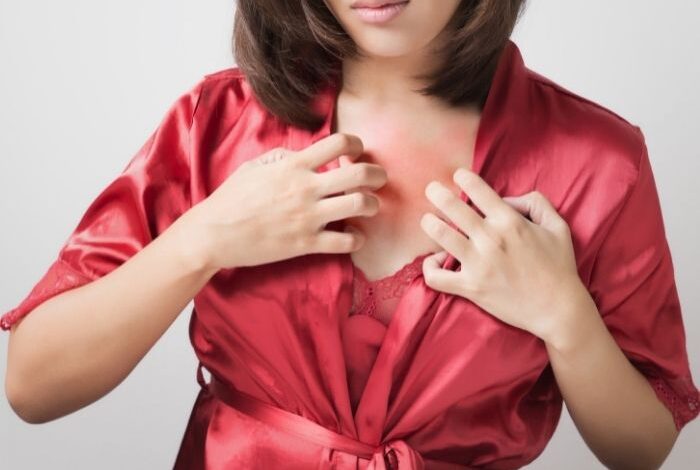 هل حكة الثدي من علامات التبويض