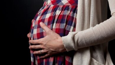 هل الضغط على البطن يسبب الإجهاض
