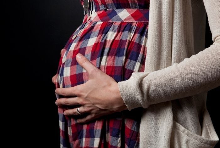 هل الضغط على البطن يسبب الإجهاض