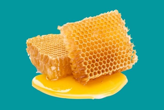 هل يؤكل شمع العسل